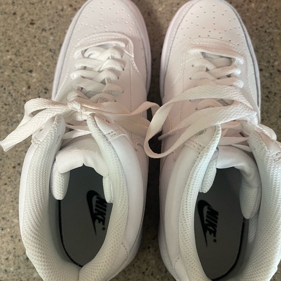 Nike NWB Court Vision Mid Women’s White Sneaker Size 9.5 - Picture 4 of 8